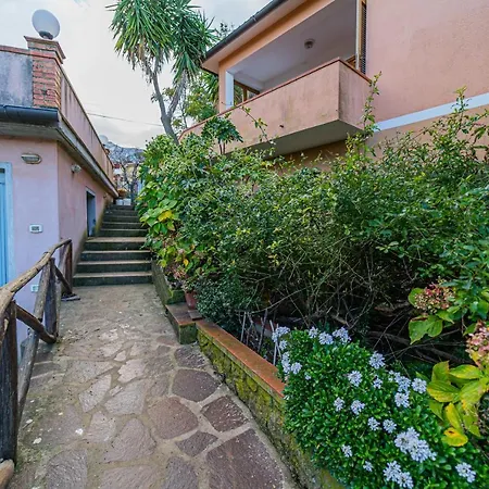Villino La Tezzia شقة